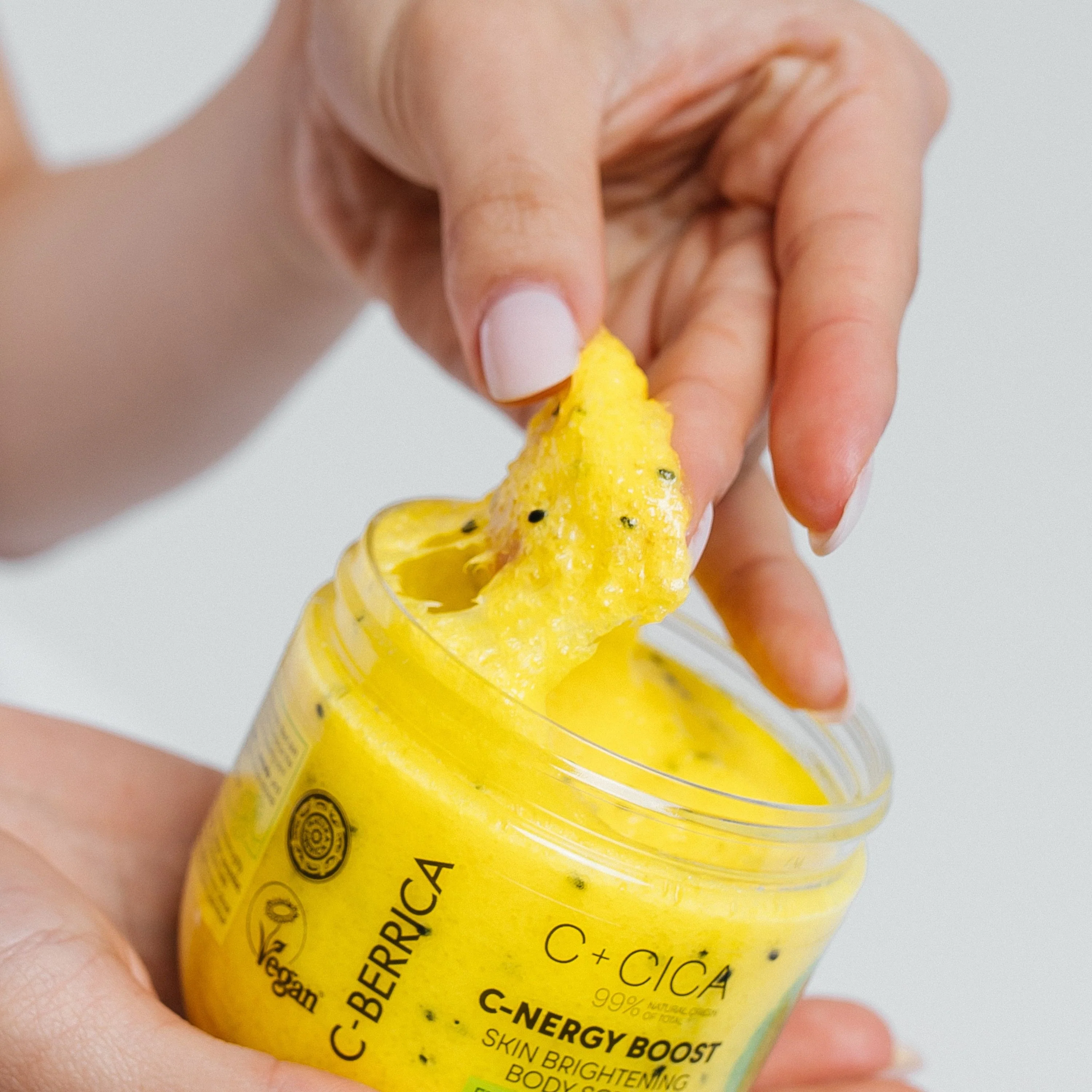 C+CICA C-BERRICA C-ENERGY BOOST SKIN BRIGHTENING BODY SCRUB - feeling of freshness. (200ml) - Image 5