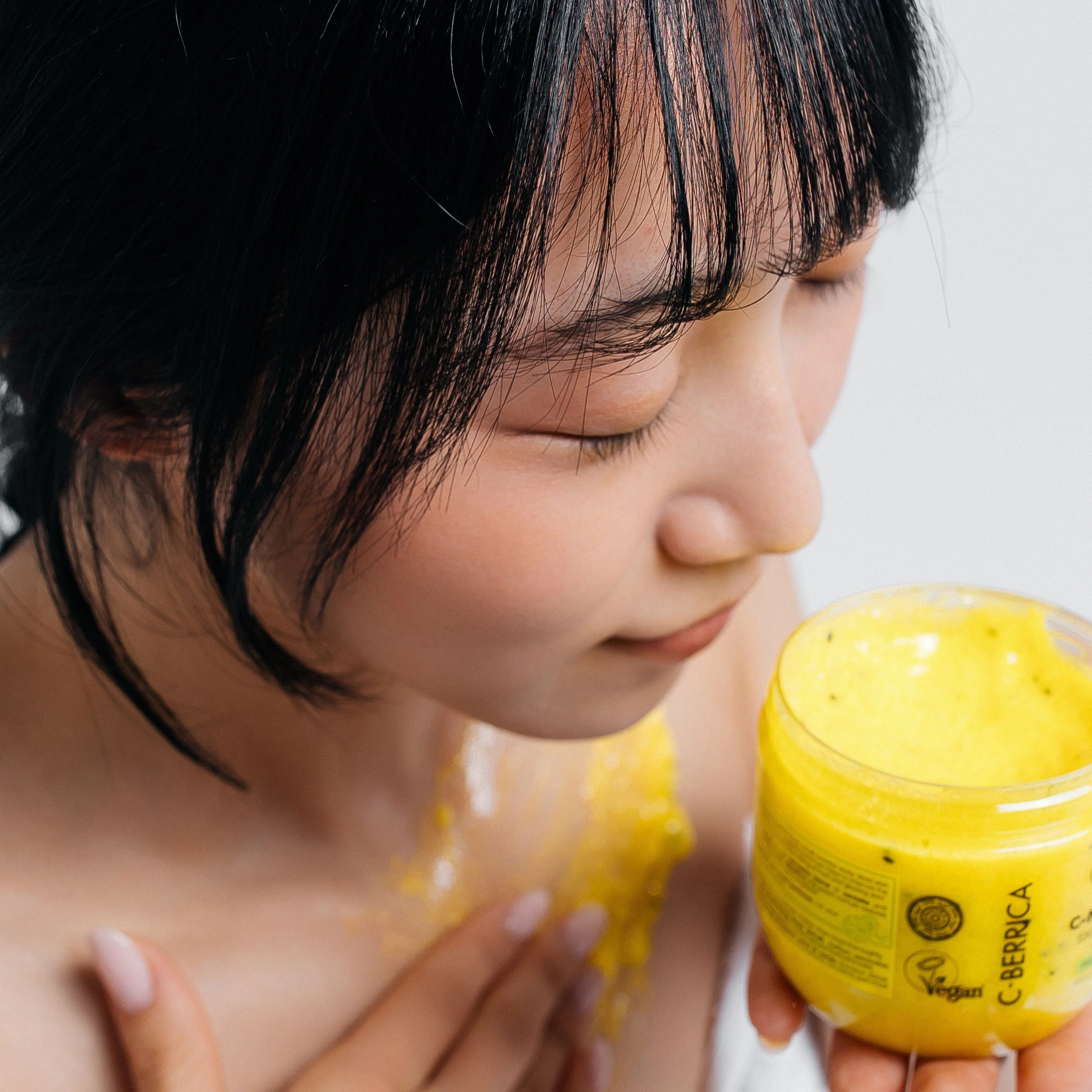 C+CICA C-BERRICA C-ENERGY BOOST SKIN BRIGHTENING BODY SCRUB - feeling of freshness. (200ml) - Image 7