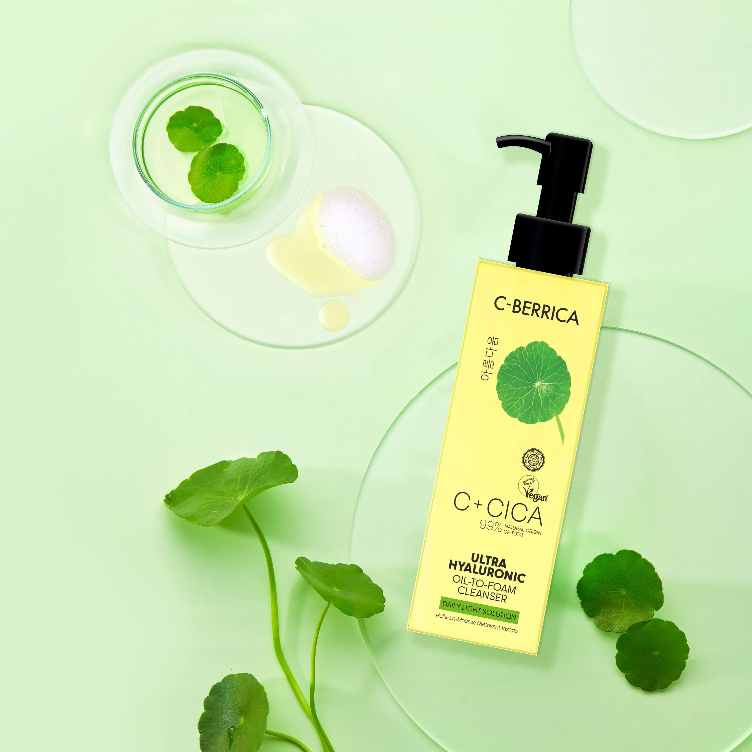 C+CICA C-BERRICA ULTRA HYALURONIC OIL-TO-FOAM CLEANSER - daily light solution. (150ml) - Image 3