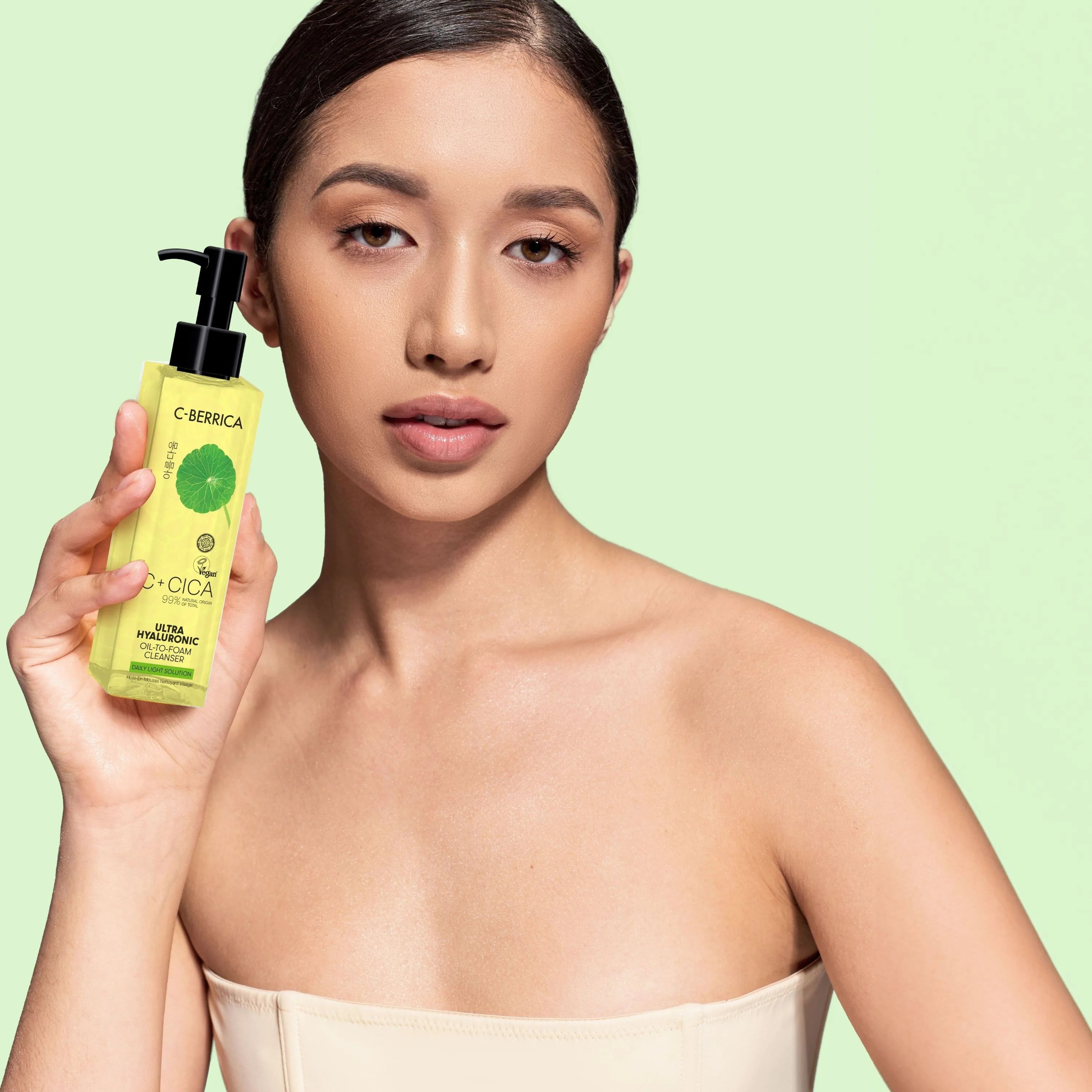 C+CICA C-BERRICA ULTRA HYALURONIC OIL-TO-FOAM CLEANSER - daily light solution. (150ml) - Image 5